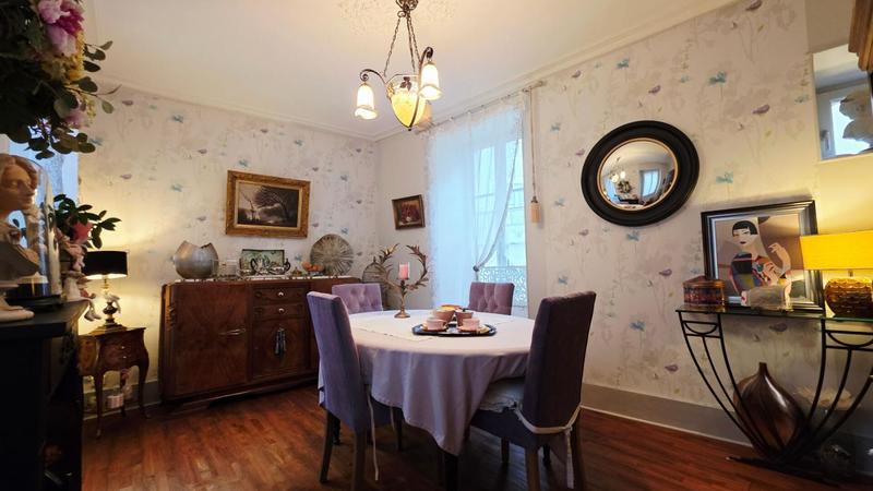 Maison - 141 m² - 9 pièces