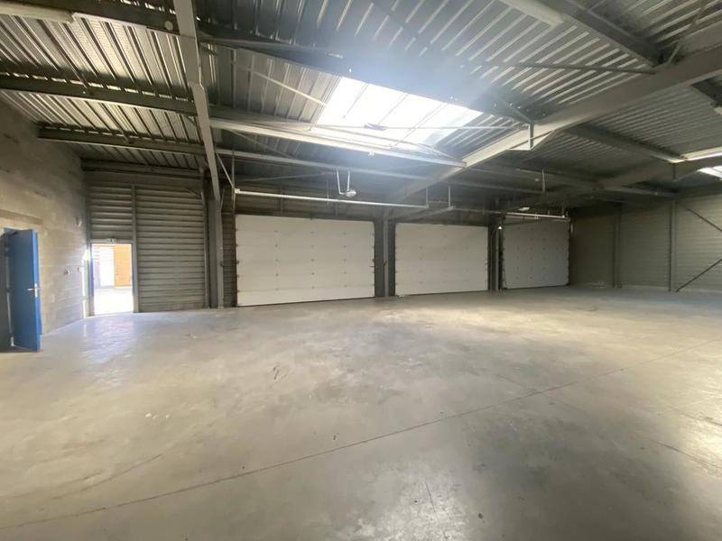 Entrepôt - 684 m² - 13 pièces