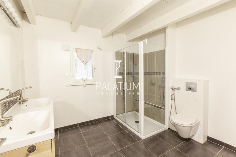 Maison - 326 m² - 9 pièces