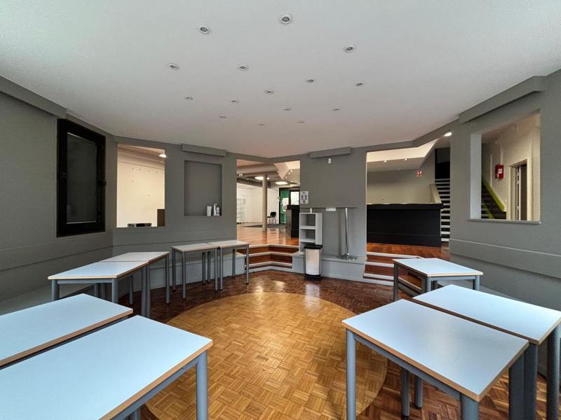 Local d'activité / Entrepôt - 908 m² - 3 pièces