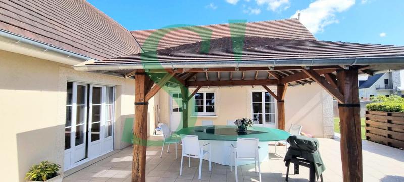 Maison - 232 m² - 8 pièces