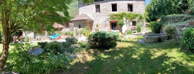 Maison - 596 m² - 8 pièces