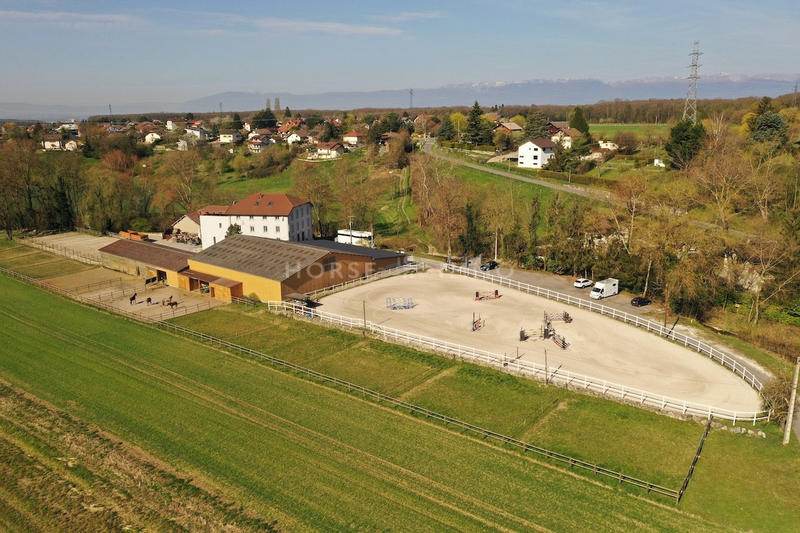 Maison - 859 m² - 13 pièces