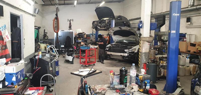 Divers - 200 m² - 2 pièces