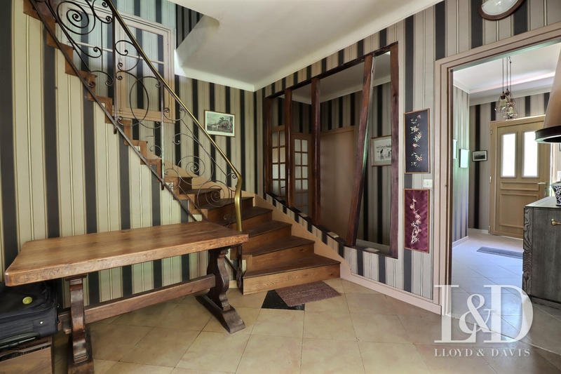 Maison - 425 m² - 14 pièces