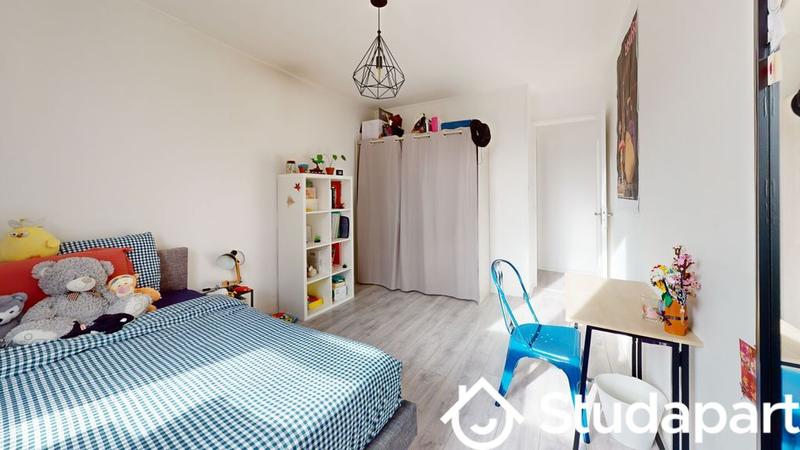 Chambre - 64 m² - 1 pièce