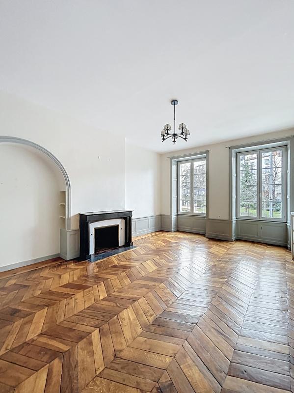 Appartement - 155 m² - 6 pièces