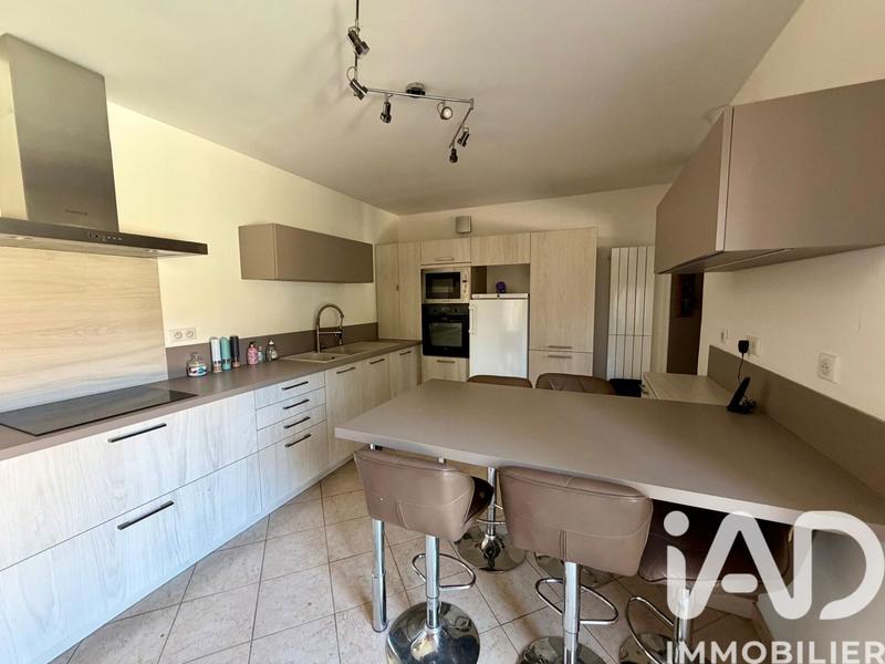 Maison - 230 m² - 8 pièces