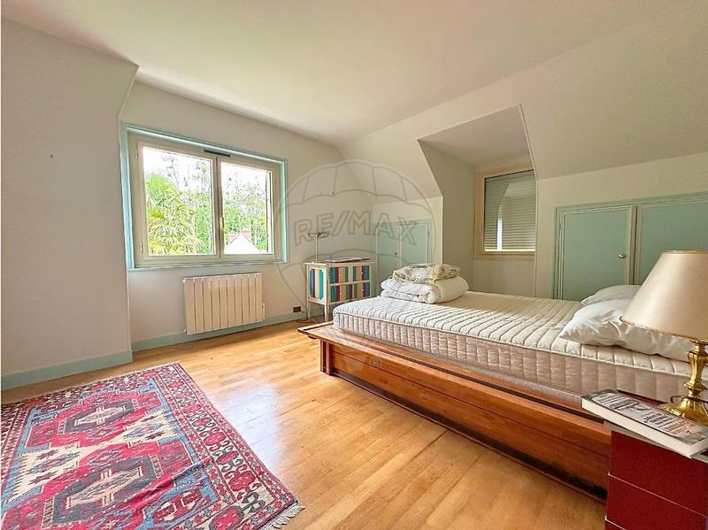 Demeure - 220 m² - 8 pièces