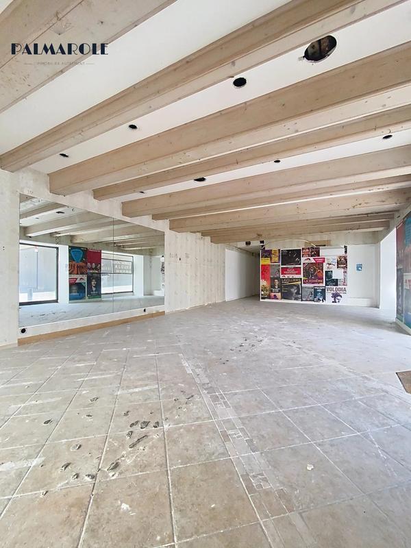Local commercial - 115 m² - 3 pièces