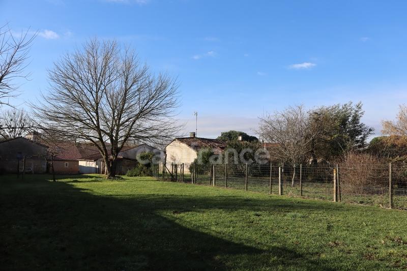 Terrain constructible - 679 m²