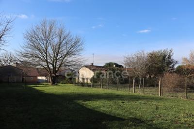 Terrain constructible - 679 m²