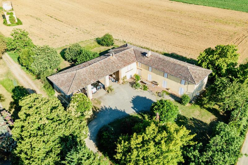 Maison - 297 m² - 9 pièces