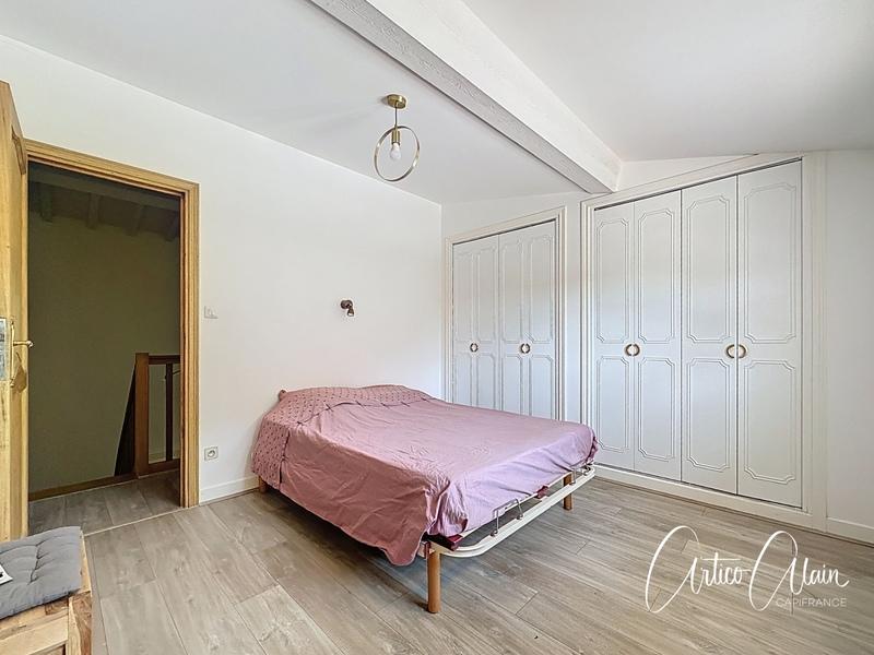 Maison - 220 m² - 7 pièces