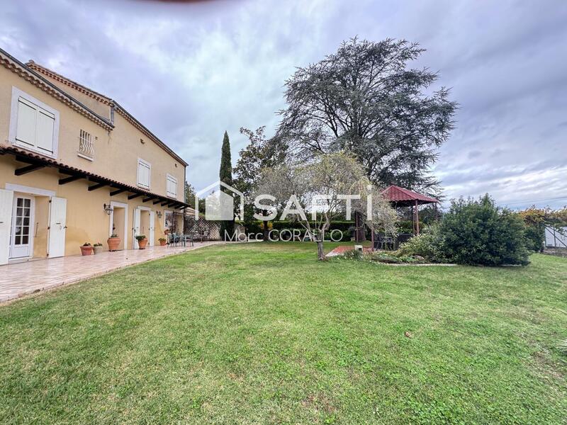 Maison - 250 m² - 10 pièces