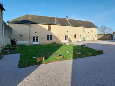 Maison - 220 m² - 8 pièces