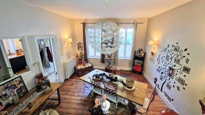 Maison - 254 m² - 5 pièces