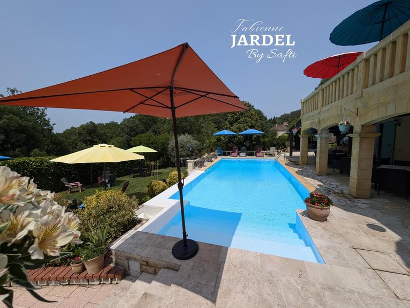 Maison - 292 m² - 10 pièces