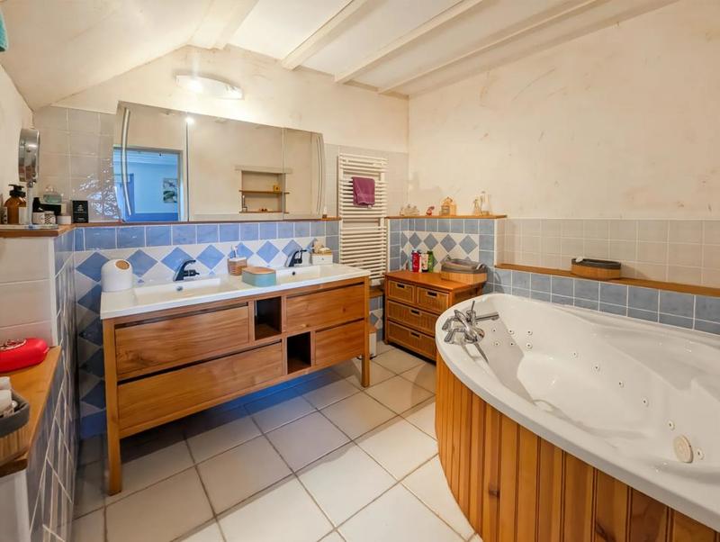 Maison - 252 m² - 7 pièces