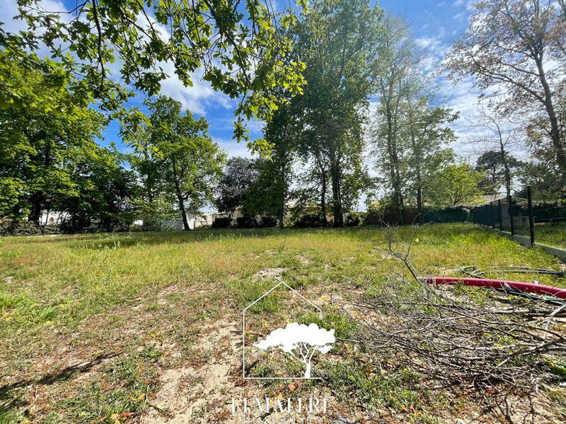 Terrain constructible - 935 m²