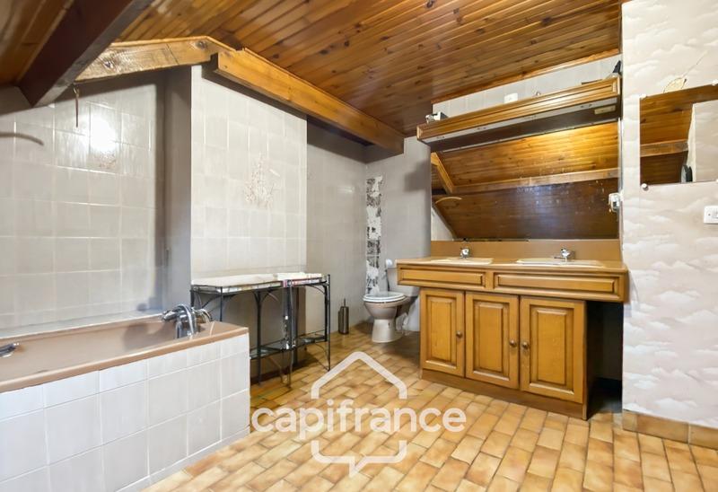 Maison - 223 m² - 8 pièces