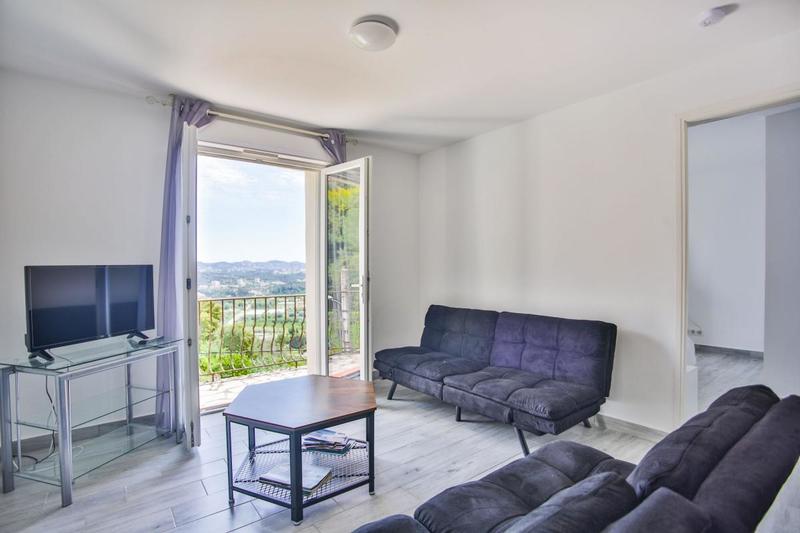 Maison - 240 m² - 8 pièces