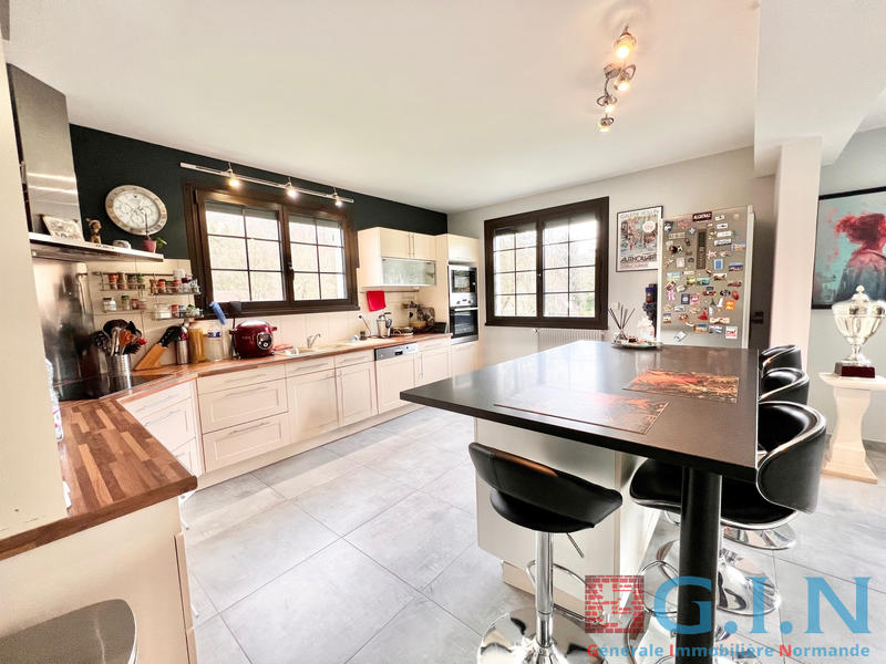 Propriété - 215 m² - 8 pièces