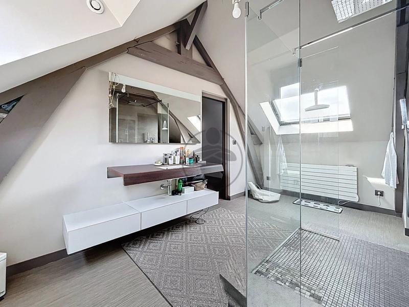 Maison - 328 m² - 8 pièces