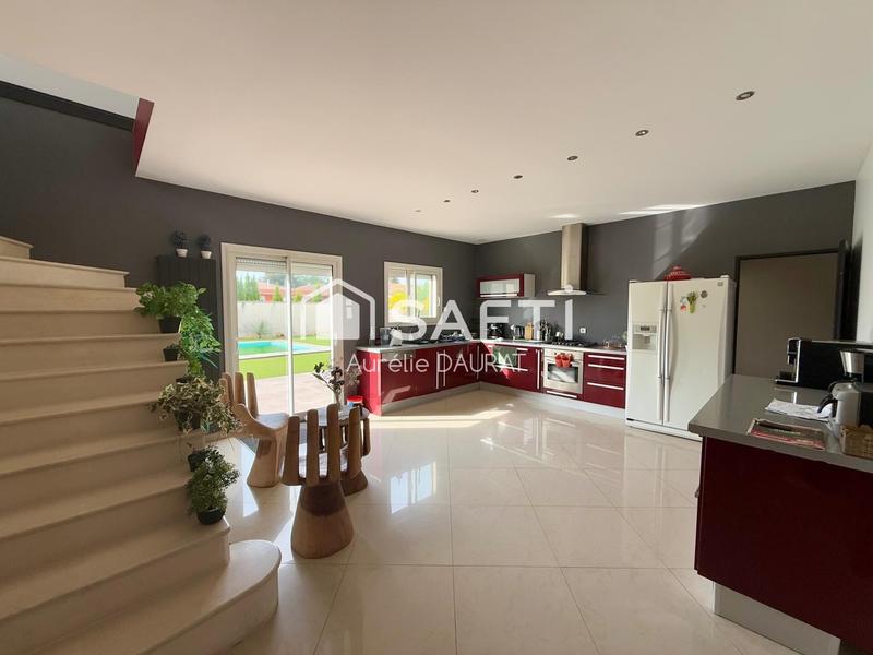 Maison - 250 m² - 7 pièces