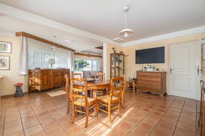 Maison - 248 m² - 8 pièces