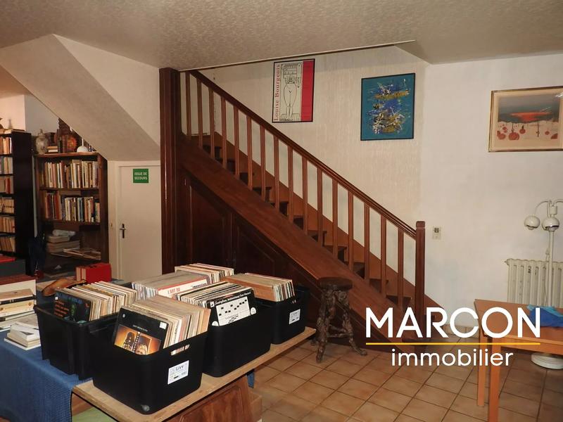 Maison - 214 m² - 8 pièces