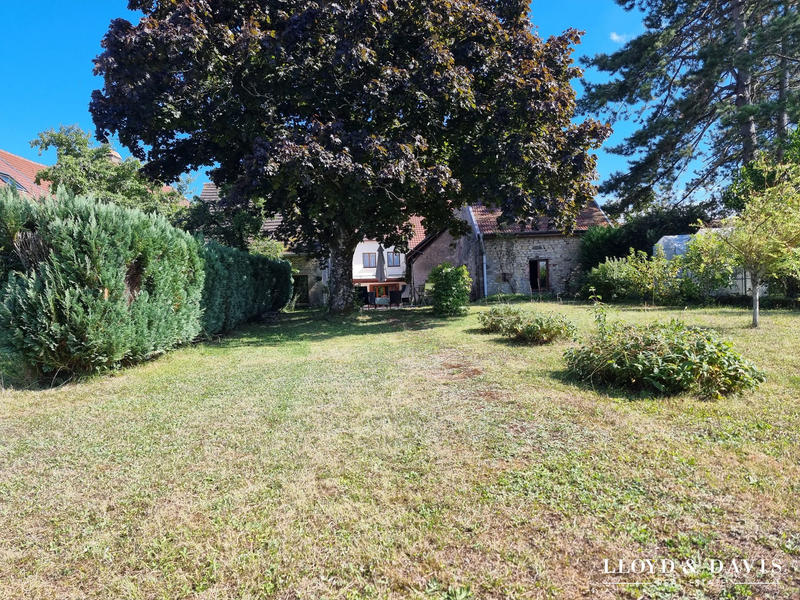 Maison - 230 m² - 13 pièces