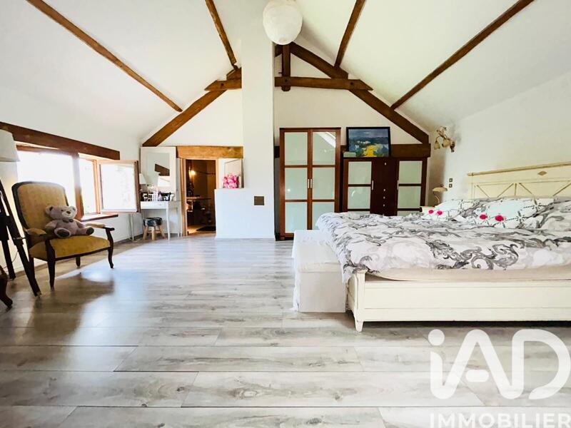 Maison - 235 m² - 7 pièces