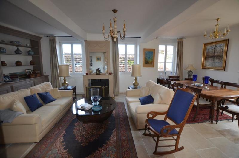 Maison - 210 m² - 7 pièces