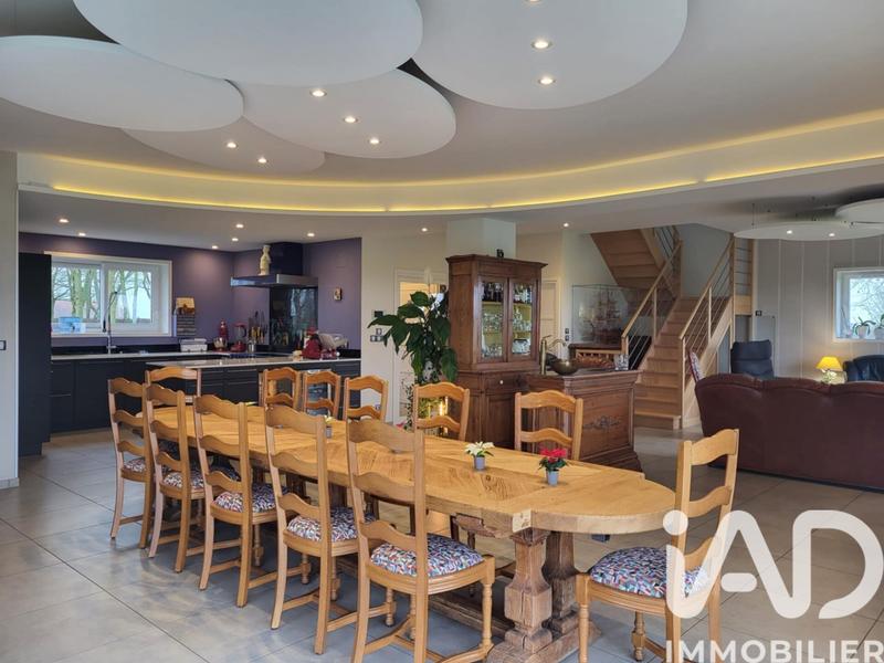 Maison - 220 m² - 8 pièces