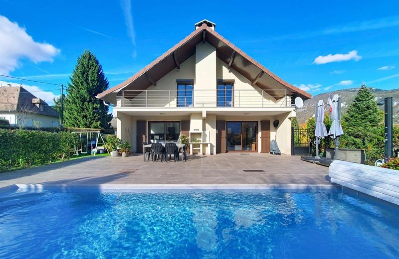 Maison - 220 m² - 7 pièces