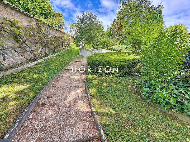 Maison - 224 m² - 7 pièces