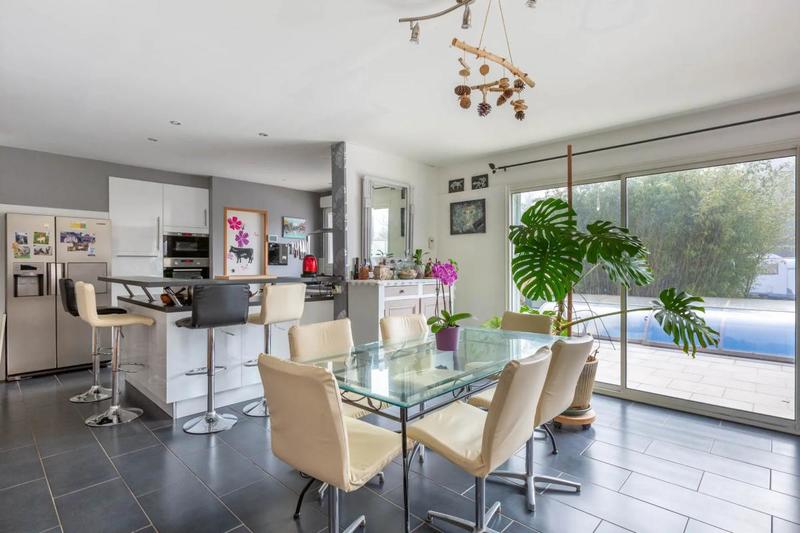 Maison - 235 m² - 6 pièces