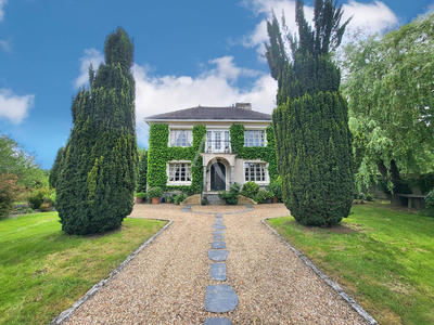 Maison - 220 m² - 9 pièces