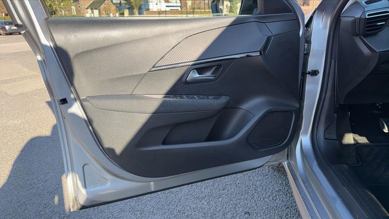 Peugeot 208 1.2 Hybrid 100 e-Dcs6 Style