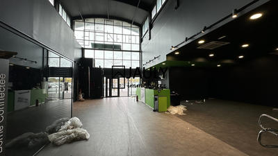 Local commercial - 2 800 m²