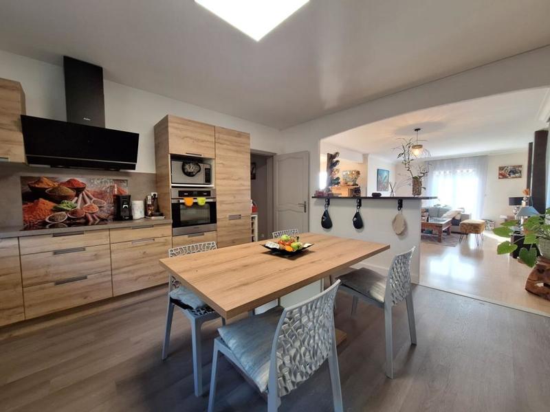 Maison - 225 m² - 9 pièces