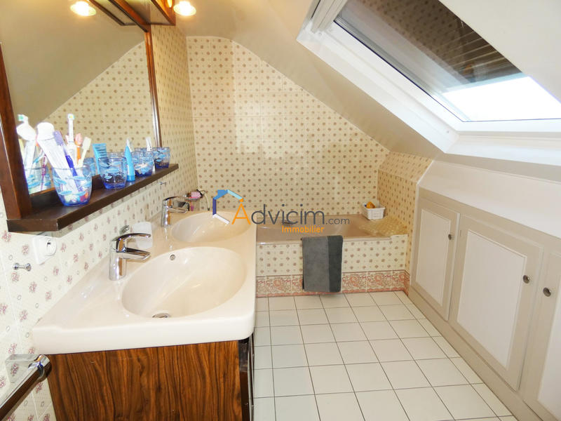 Maison - 226 m² - 7 pièces