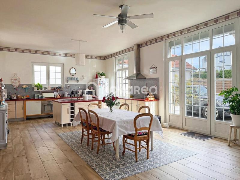 Maison - 471 m² - 8 pièces