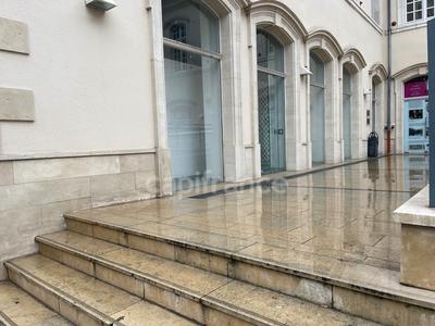 Local commercial - 200 m² - 2 pièces