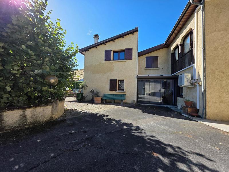 Maison - 246 m² - 10 pièces
