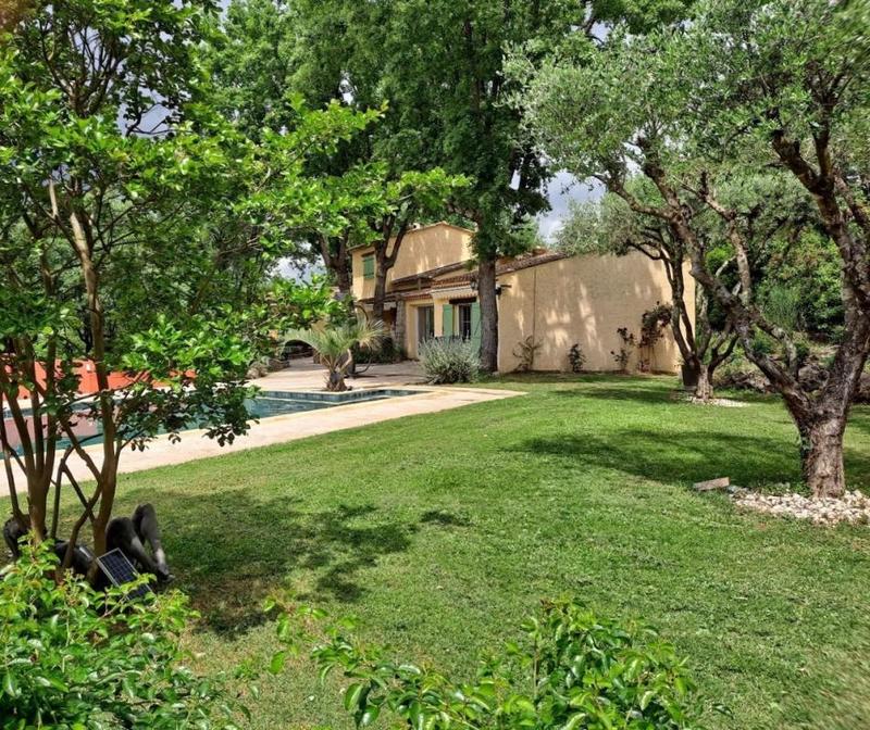 Maison - 246 m² - 8 pièces