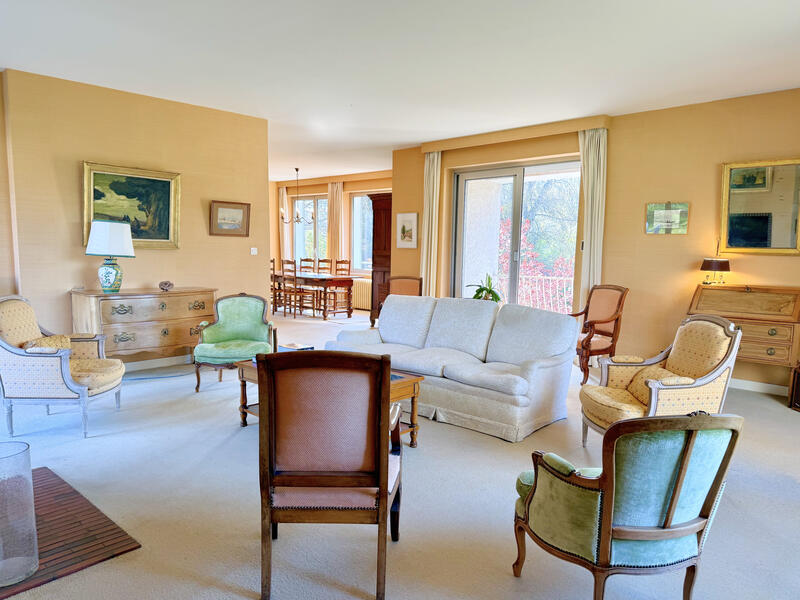 Maison - 240 m² - 7 pièces