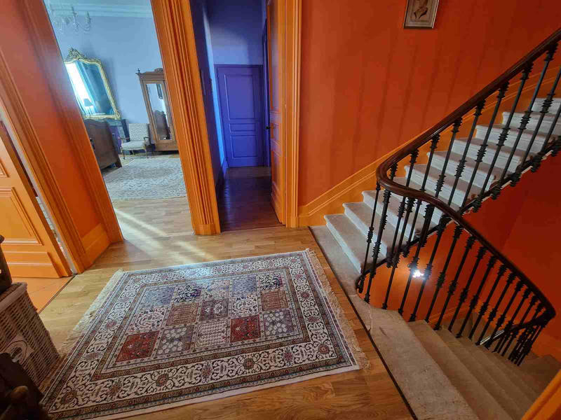 Maison - 331 m² - 10 pièces