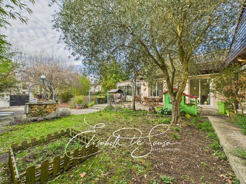 Maison - 267 m² - 7 pièces